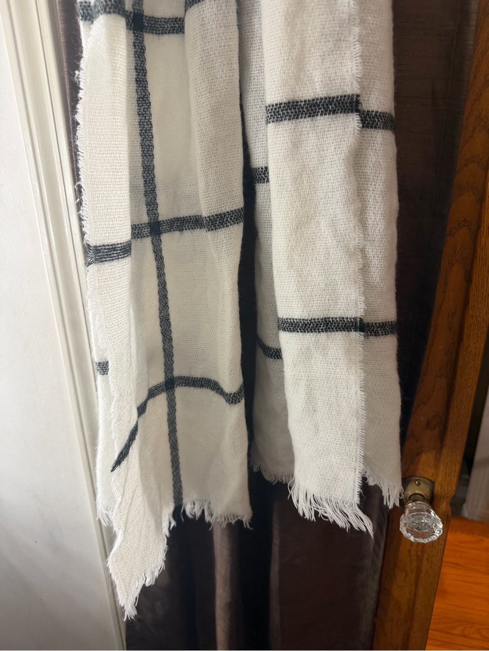 H&M White Scarf with Black Stripes - Picture 3 of 5